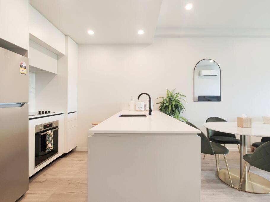 Brand New Stylish 2Br Apartment- Free Parking オークランド エクステリア 写真
